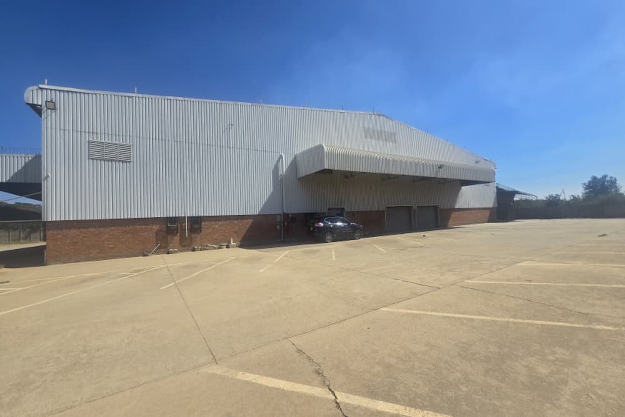 Commercial industrial property for sale in Kwekwe, Zimbabwe - 3ZB1740294