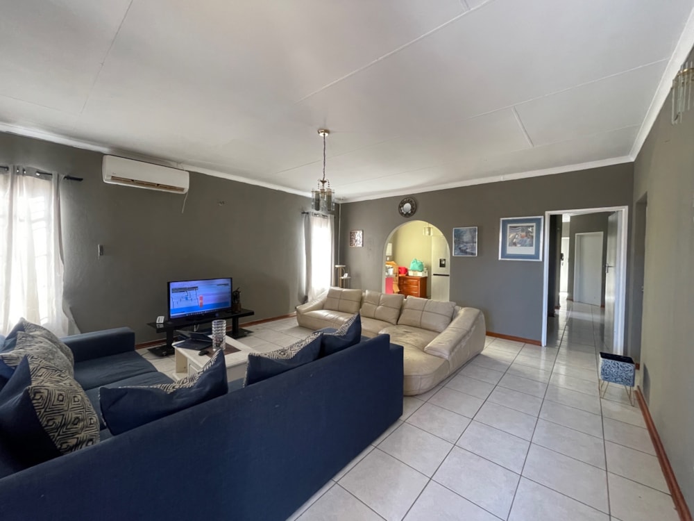 House for sale in Block 8, Botswana - 3BO1740328 House for sale in Block 8, Botswana - 3BO1740328