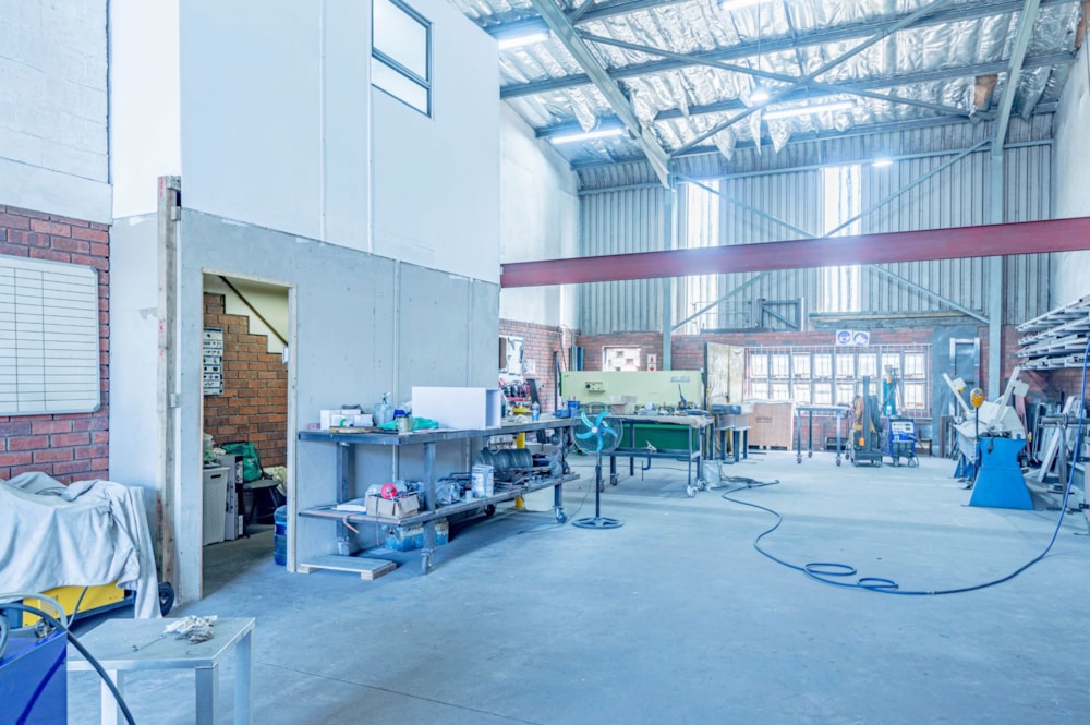 Commercial industrial property to rent in Waterfall, Upper Highway - 1KF1740340