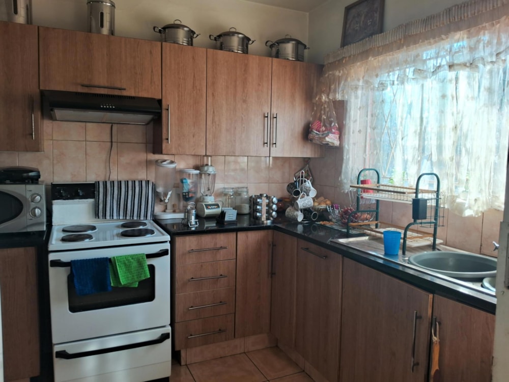 Double-storey apartment for sale in Belvedere, Zimbabwe - 3ZB1740455 Double-storey apartment for sale in Belvedere, Zimbabwe - 3ZB1740455