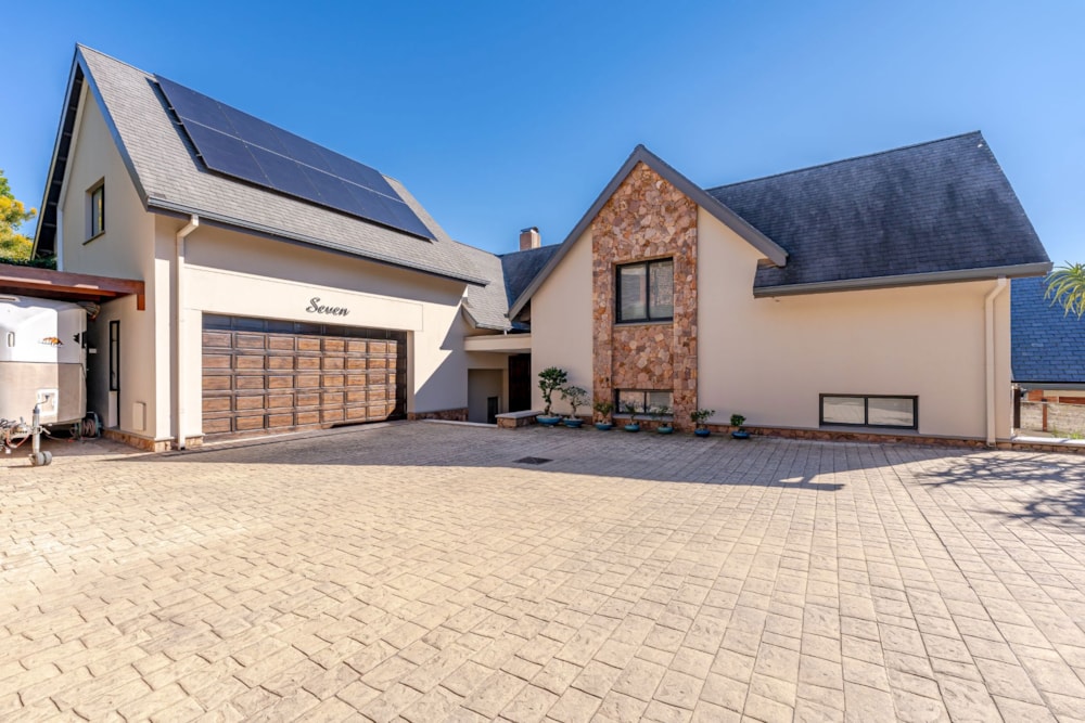 Golf estate house for sale in Cotswold Downs Estate - 1KF1740585