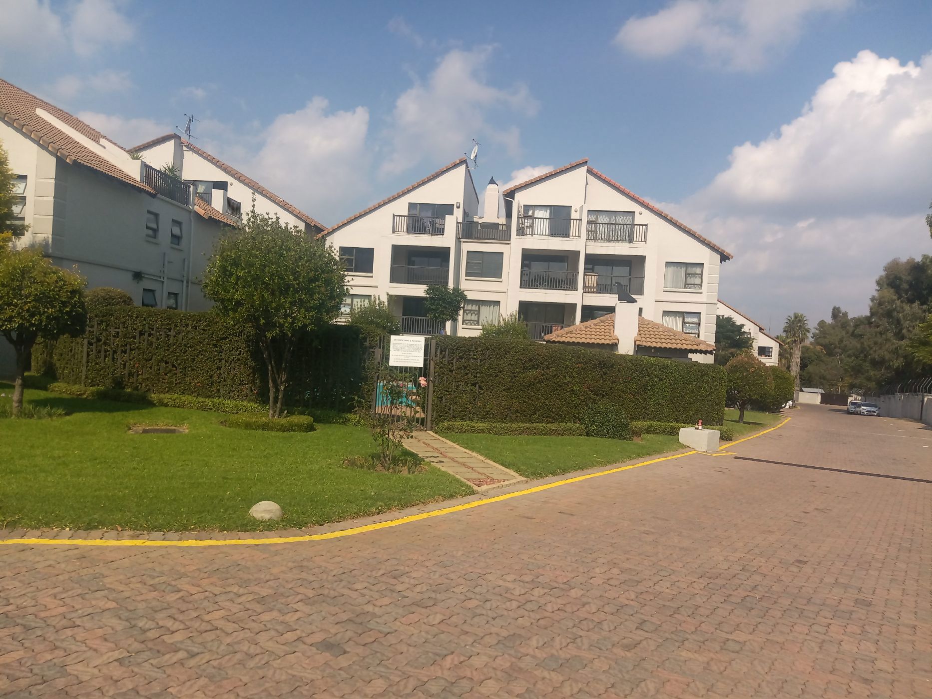 Apartment to rent in Sunninghill - FYL1746055