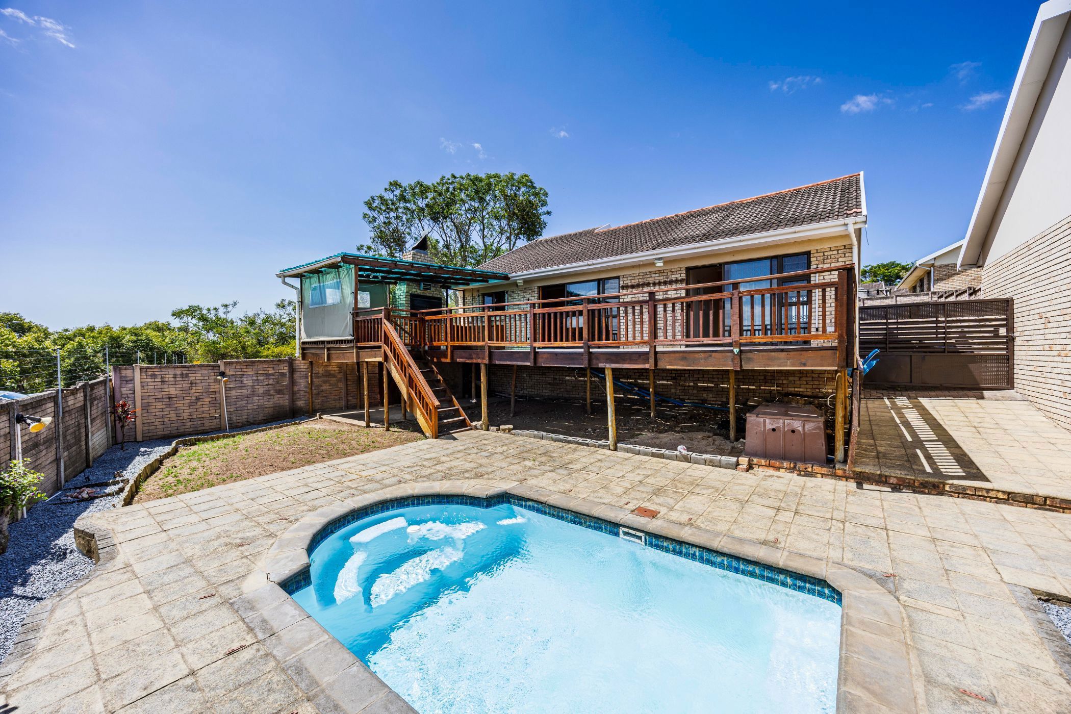 Townhouse to rent in Beacon Bay - 1EZ1740536