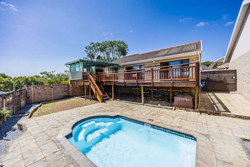 Townhouse to rent in Beacon Bay - 1EZ1740536