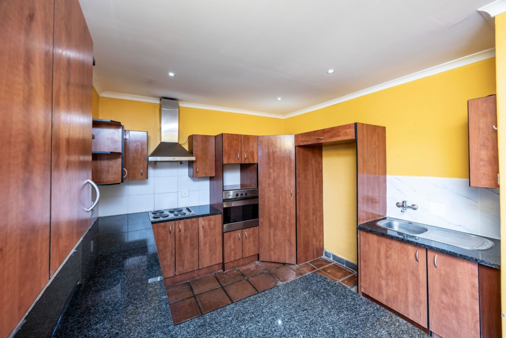Townhouse to rent in Beacon Bay - 1EZ1740536