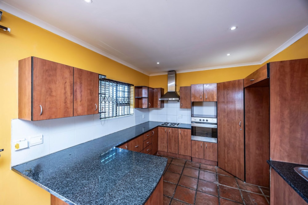 Townhouse to rent in Beacon Bay - 1EZ1740536