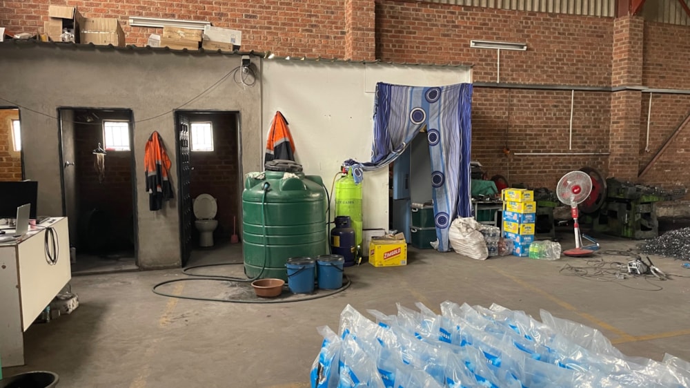 Commercial industrial property to rent in Ardbennie, Zimbabwe - 3ZB1740620 Commercial industrial property to rent in Ardbennie, Zimbabwe - 3ZB1740620