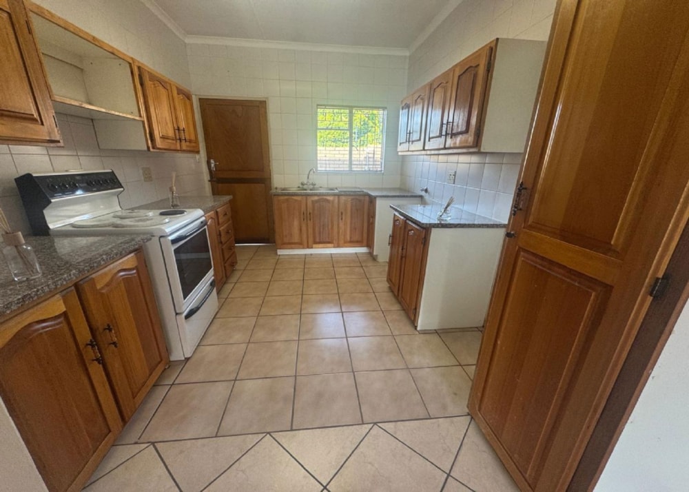 Townhouse for sale in Middelburg Central (Mpumalanga Central)  - 1MD1740692