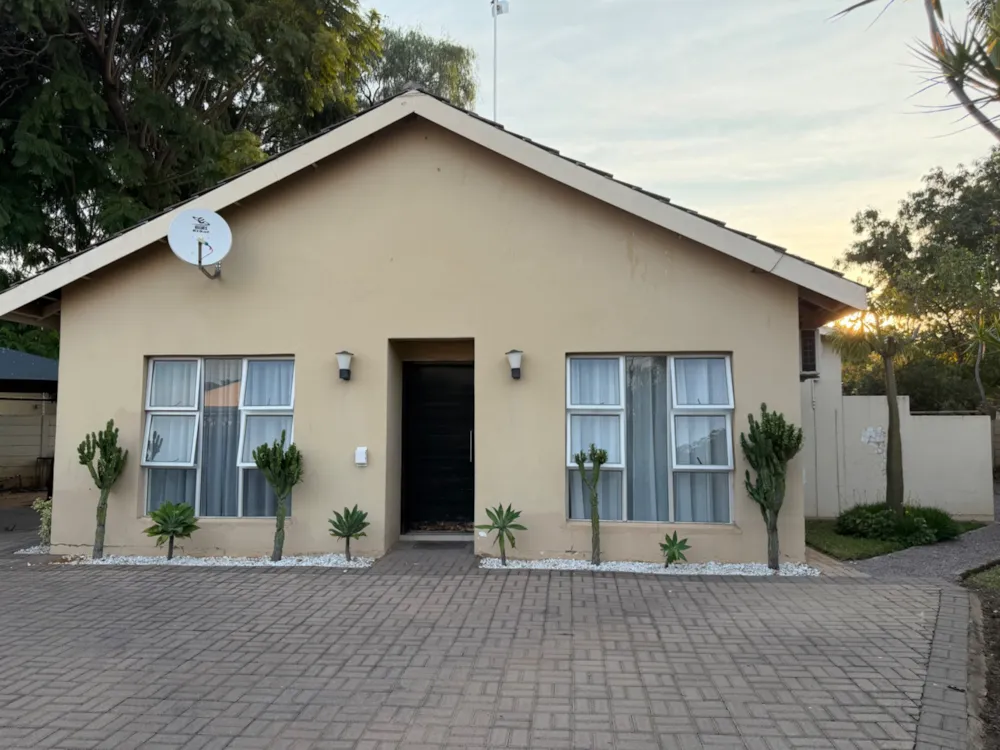 House let in Gaborone, Botswana - 3BO1740748