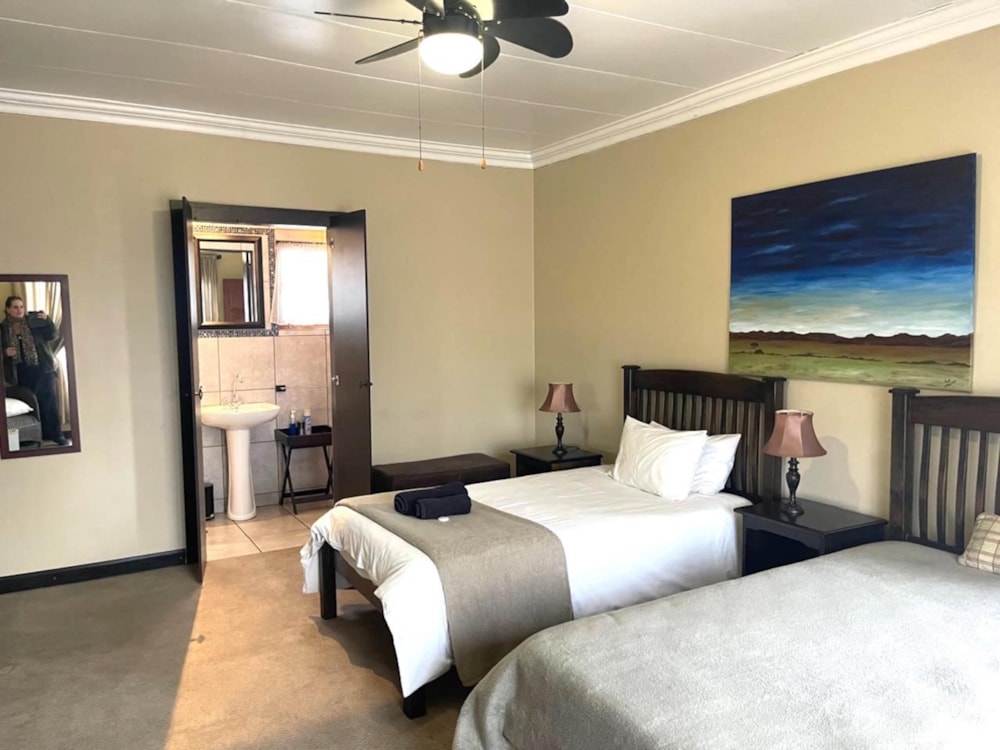 Guesthouse for sale in Zwartkop - PT1740766 Guesthouse for sale in Zwartkop - PT1740766