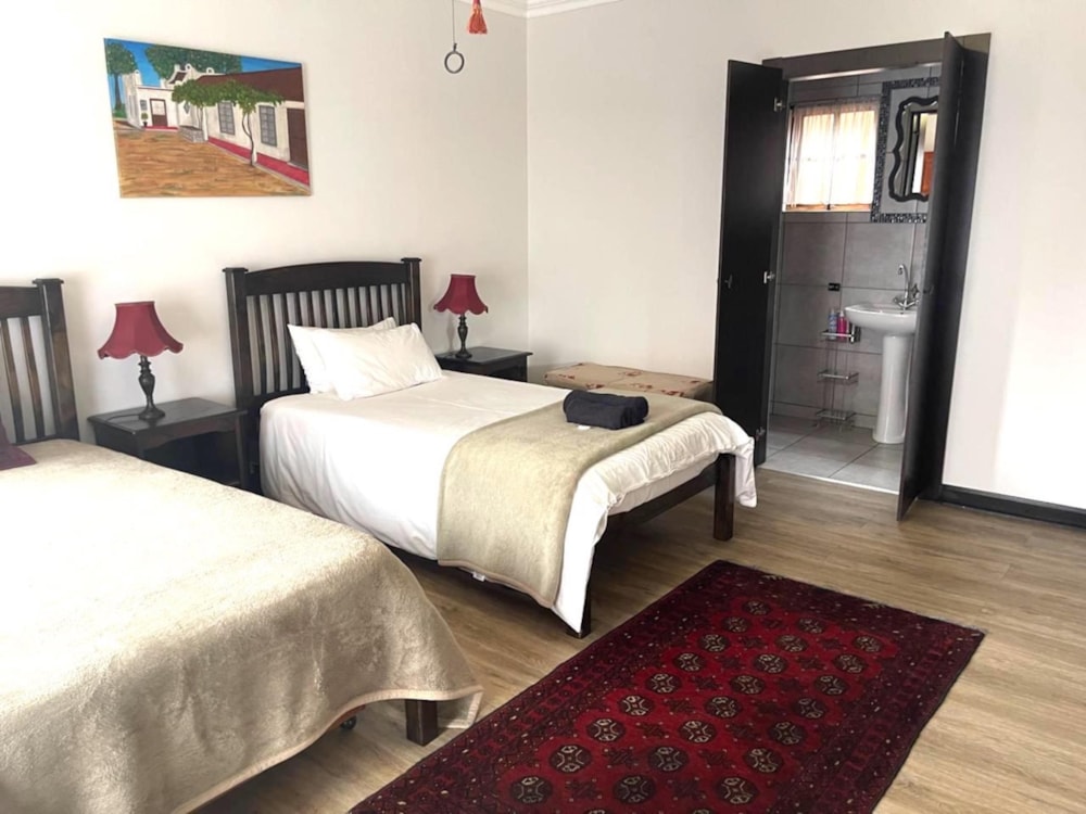 Guesthouse for sale in Zwartkop - PT1740766 Guesthouse for sale in Zwartkop - PT1740766
