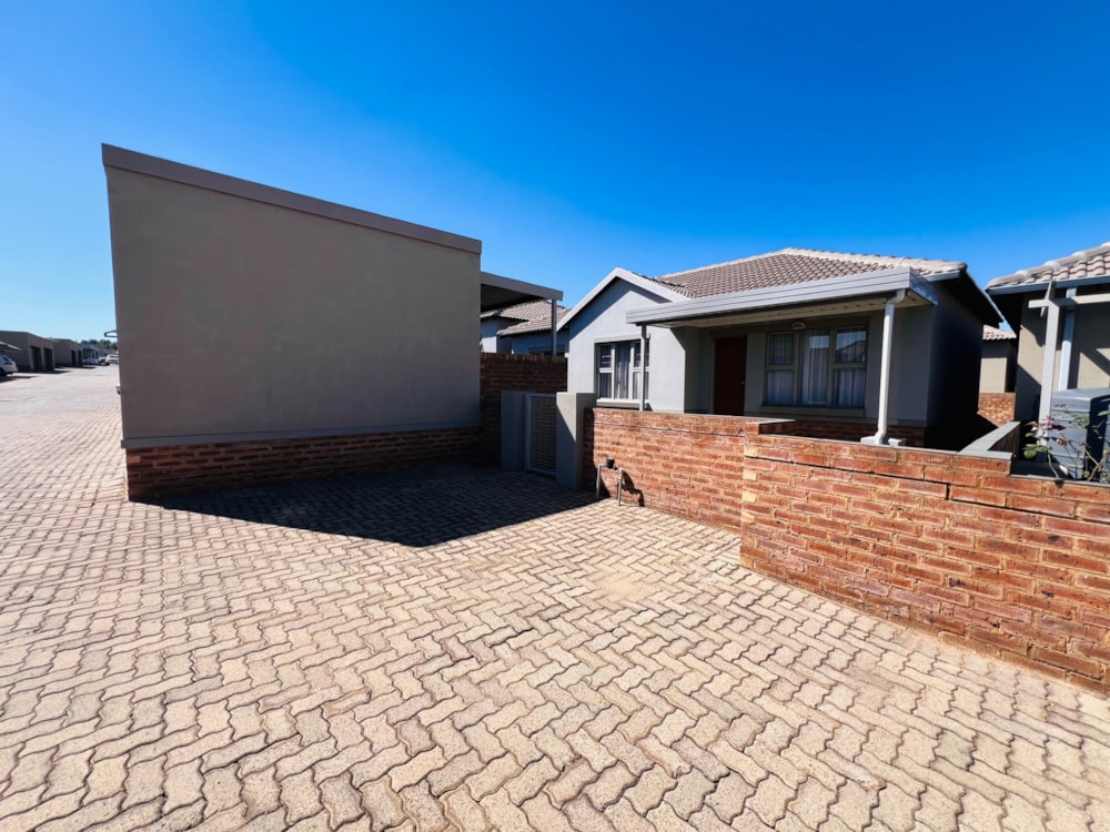 Security complex home for sale in Tasbet Park Ext 1 - 1WD1740868