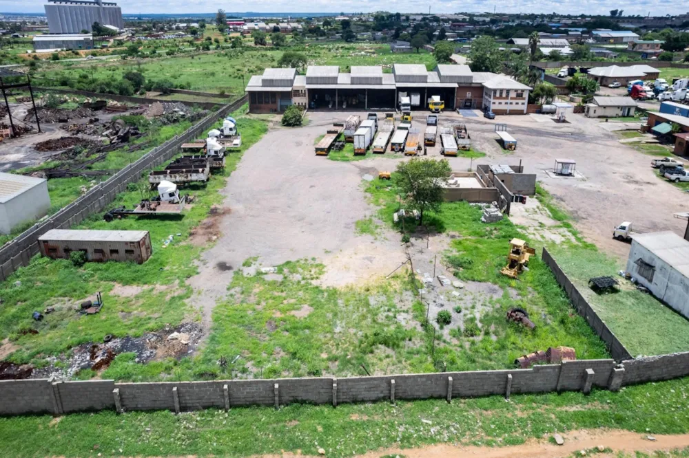 Commercial industrial property for sale in Kelvin, Zimbabwe - 3ZB1740951 Commercial industrial property for sale in Kelvin, Zimbabwe - 3ZB1740951