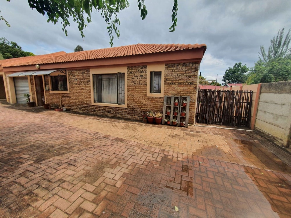 Townhouse for sale in Potchefstroom - 1PCH1740963 Townhouse for sale in Potchefstroom - 1PCH1740963