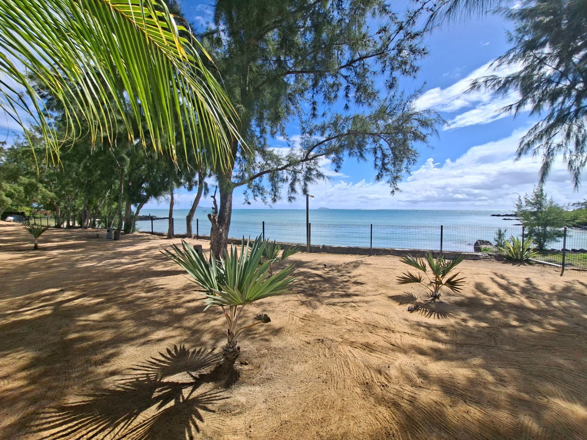 Penthouse apartment to rent in Grand Gaube, Mauritius - MPR1741013
