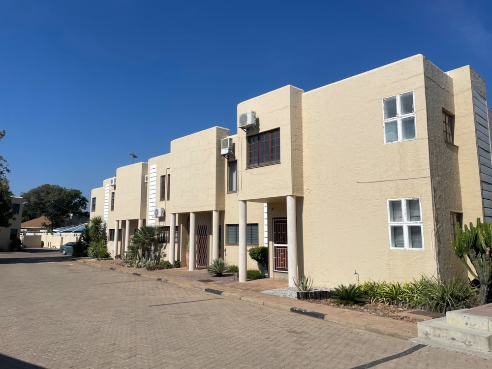 Townhouse to rent in Phakalane, Botswana - 3BO1741044 Townhouse to rent in Phakalane, Botswana - 3BO1741044