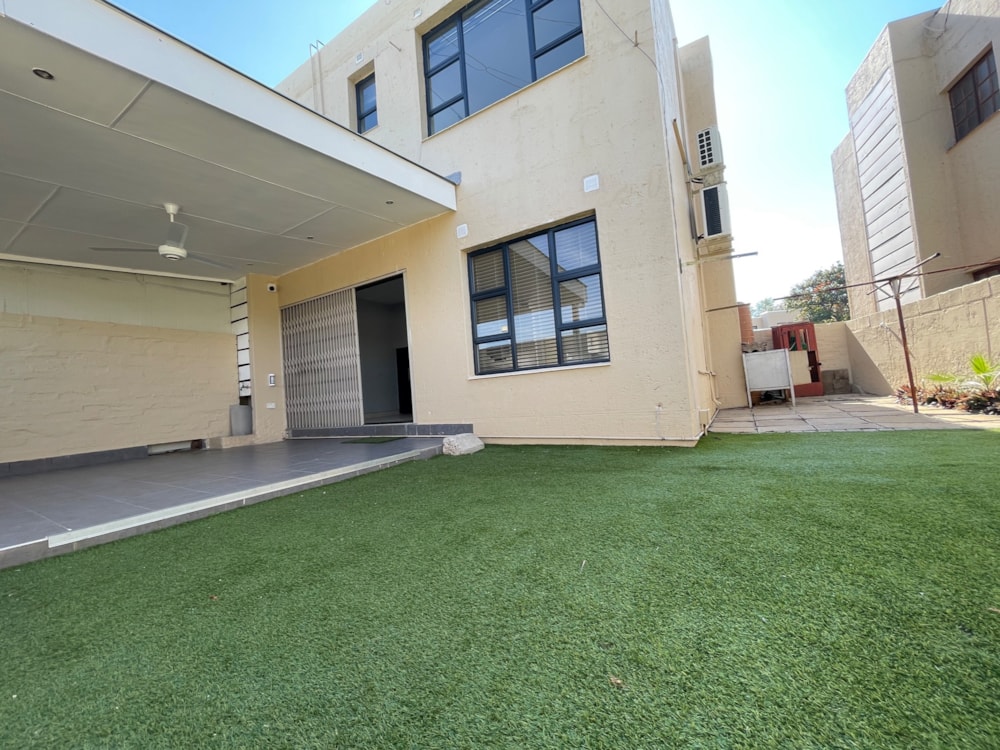 Townhouse to rent in Phakalane, Botswana - 3BO1741044