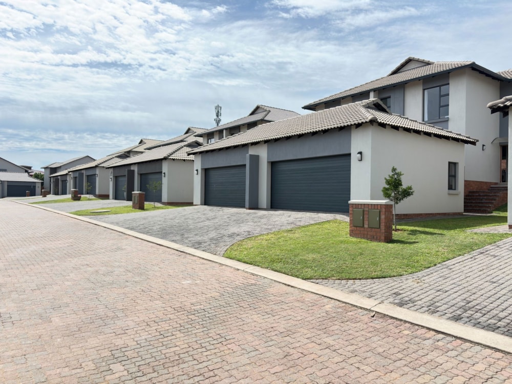 Double-storey cluster for sale in Stonehenge - 1NS1741116 Double-storey cluster for sale in Stonehenge - 1NS1741116