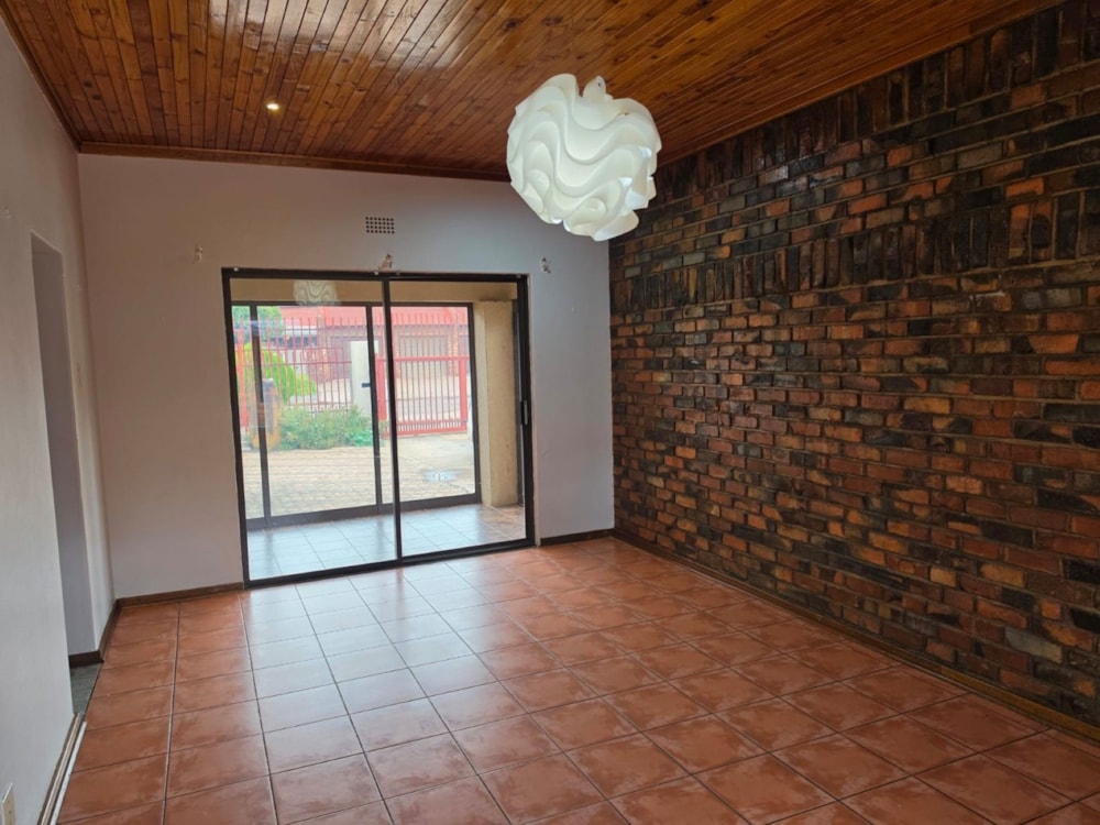 House for sale in Rhodesdene - 1KJ1741201 House for sale in Rhodesdene - 1KJ1741201