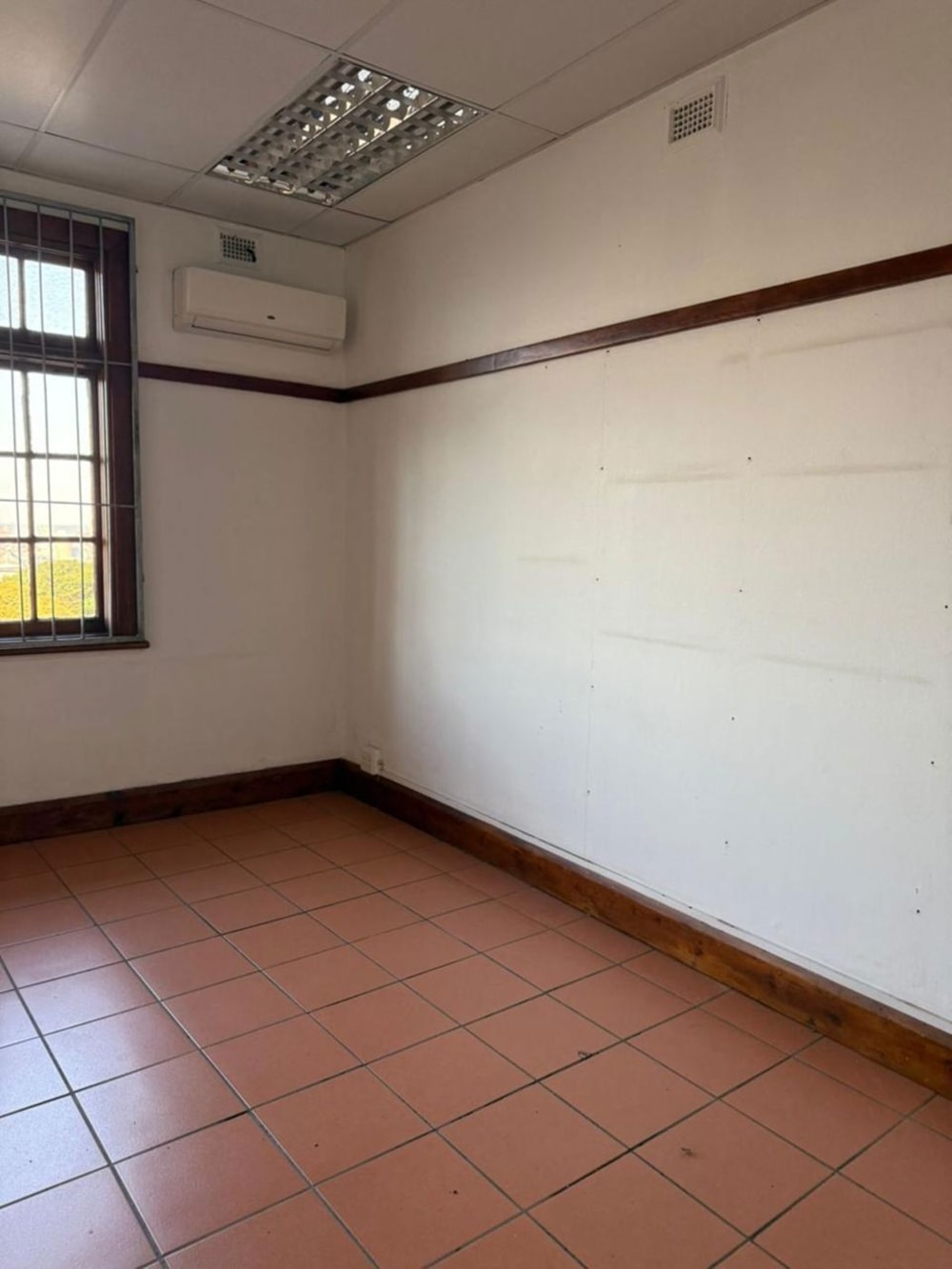 Commercial Building to rent in Glenwood, Durban - 1DA1741342