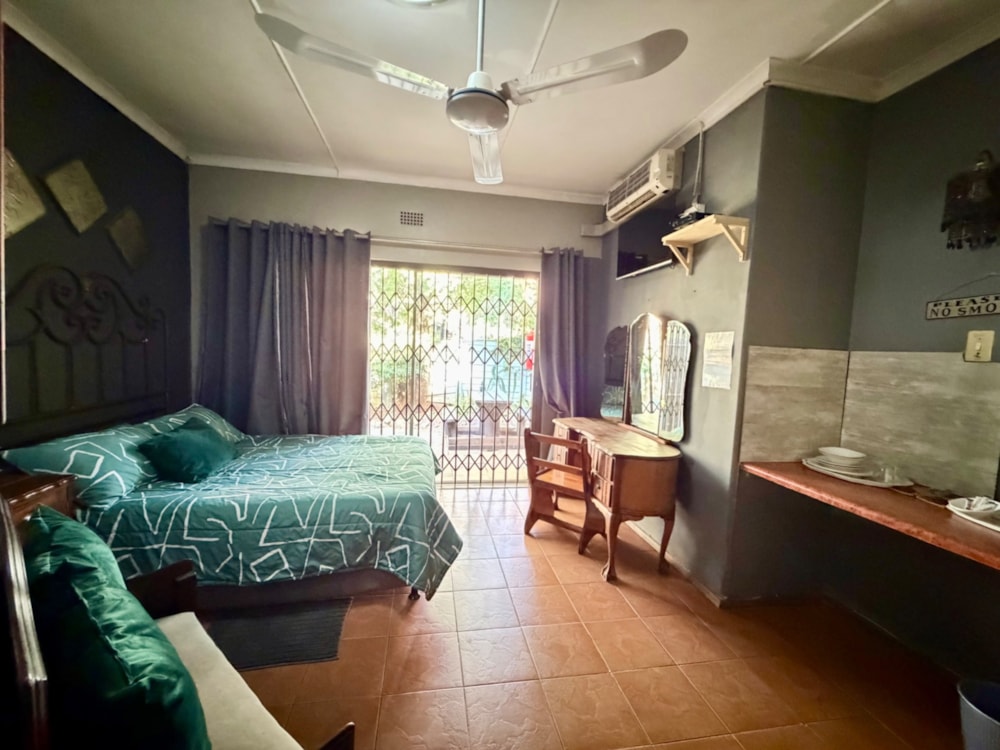 Bachelor apartment to rent in Rustenburg - 1RU1741459