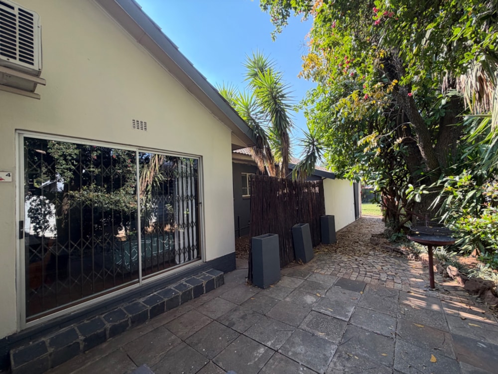 Bachelor apartment to rent in Rustenburg - 1RU1741459