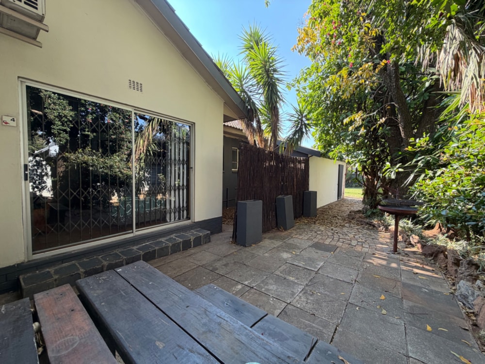 Bachelor apartment to rent in Rustenburg - 1RU1741459
