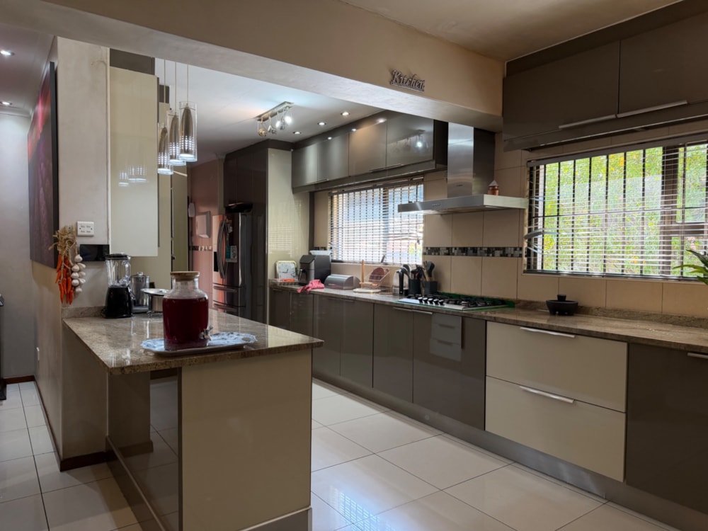 House for sale in Gaborone, Botswana - 3BO1741463 House for sale in Gaborone, Botswana - 3BO1741463