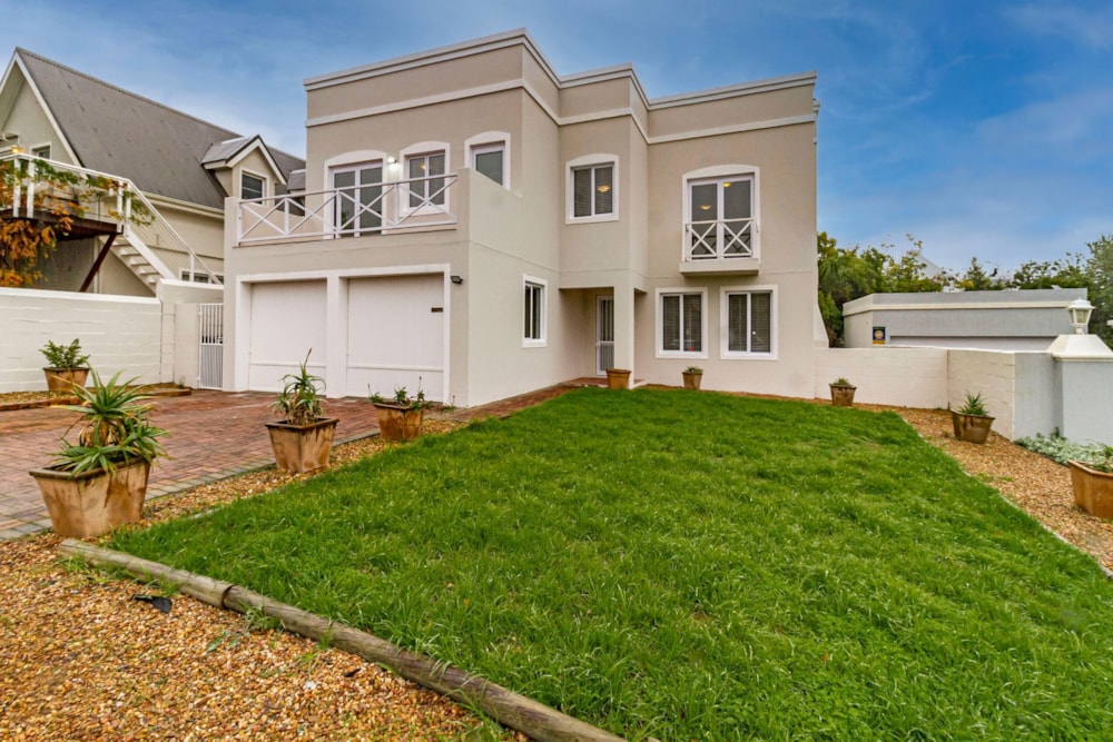 Double-storey house to rent in Paradyskloof - STL1741564 Double-storey house to rent in Paradyskloof - STL1741564