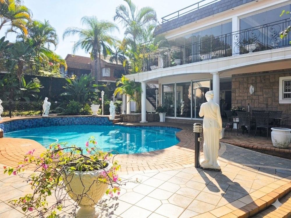 Double-storey house for sale in uMhlanga Rocks - 1ND1740075