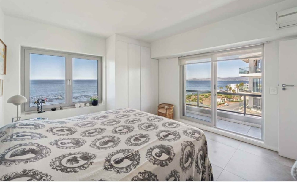 Penthouse apartment sold in Mouille Point - AS1736963