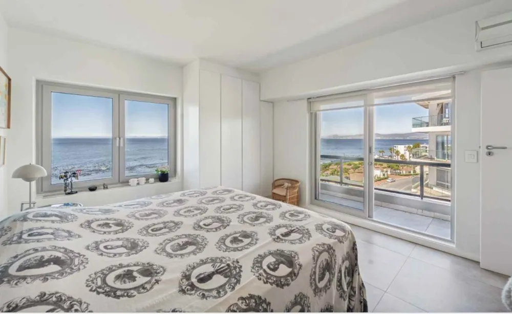 Penthouse apartment sold in Mouille Point - AS1736963 Penthouse apartment sold in Mouille Point - AS1736963