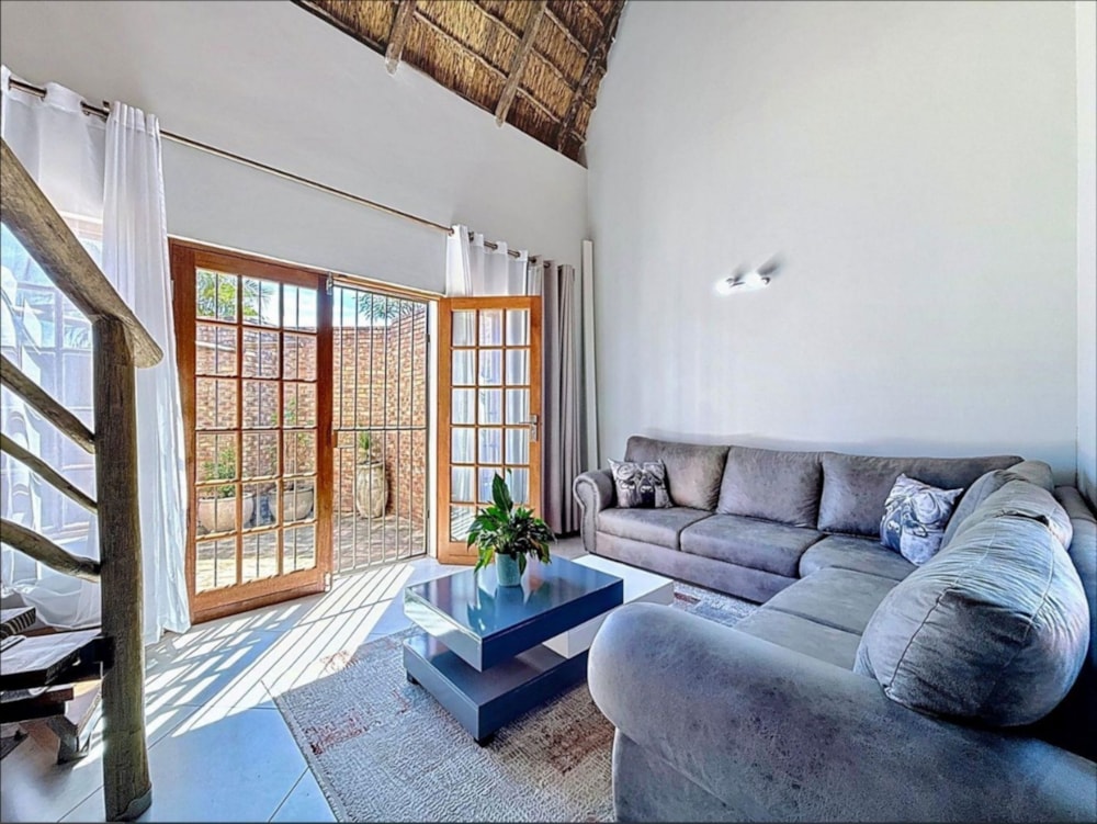 Double-storey house for sale in Faerie Glen - PT1739228