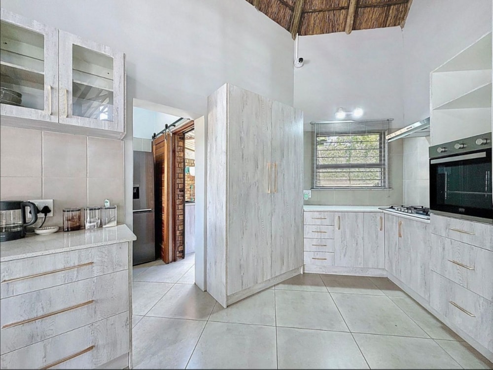 Double-storey house for sale in Faerie Glen - PT1739228
