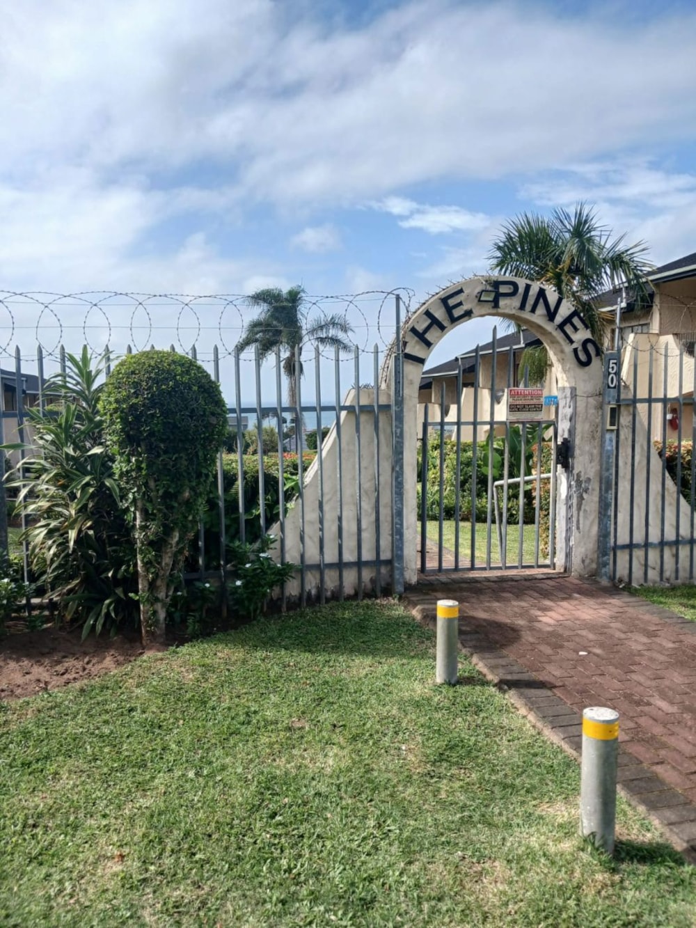 Double-storey apartment for sale in Scottburgh - 1si1613797 Double-storey apartment for sale in Scottburgh - 1si1613797