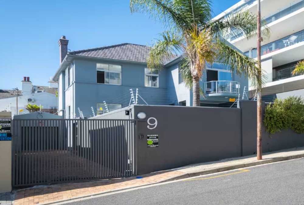 House for sale in Bantry Bay - AS1739791 House for sale in Bantry Bay - AS1739791