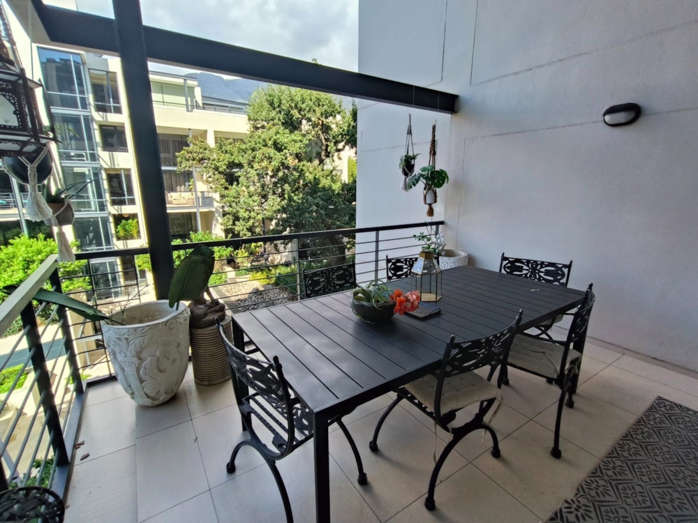 Double-storey apartment to rent in Gardens - CBL1738859