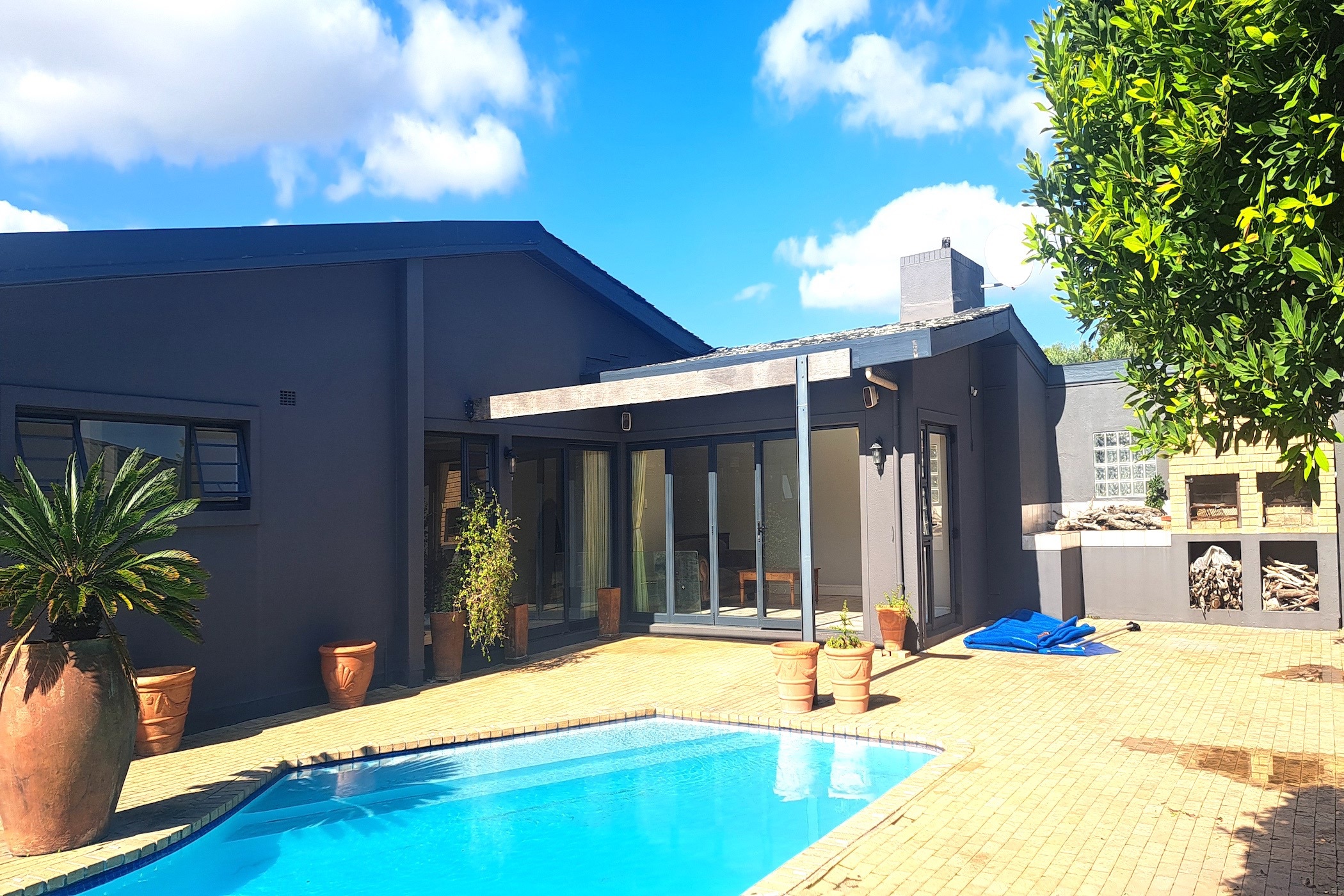 House to rent in Milnerton - 1TV1740724