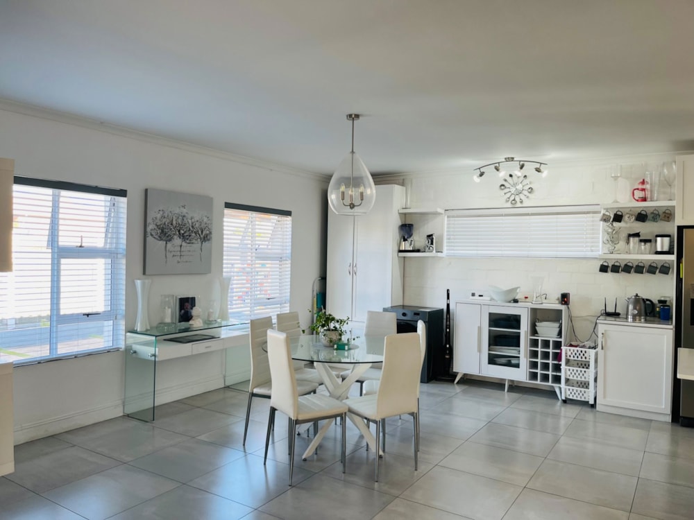 Double-storey house for sale in Rouxville, Kuils River - 1KV1741042 Double-storey house for sale in Rouxville, Kuils River - 1KV1741042