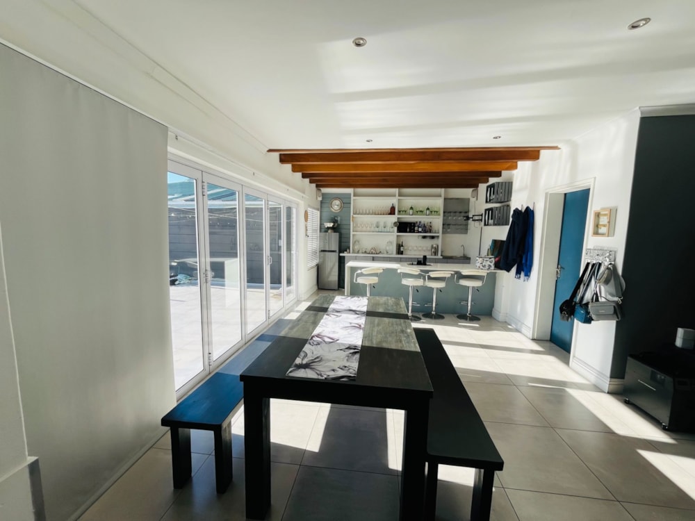 Double-storey house for sale in Rouxville, Kuils River - 1KV1741042 Double-storey house for sale in Rouxville, Kuils River - 1KV1741042