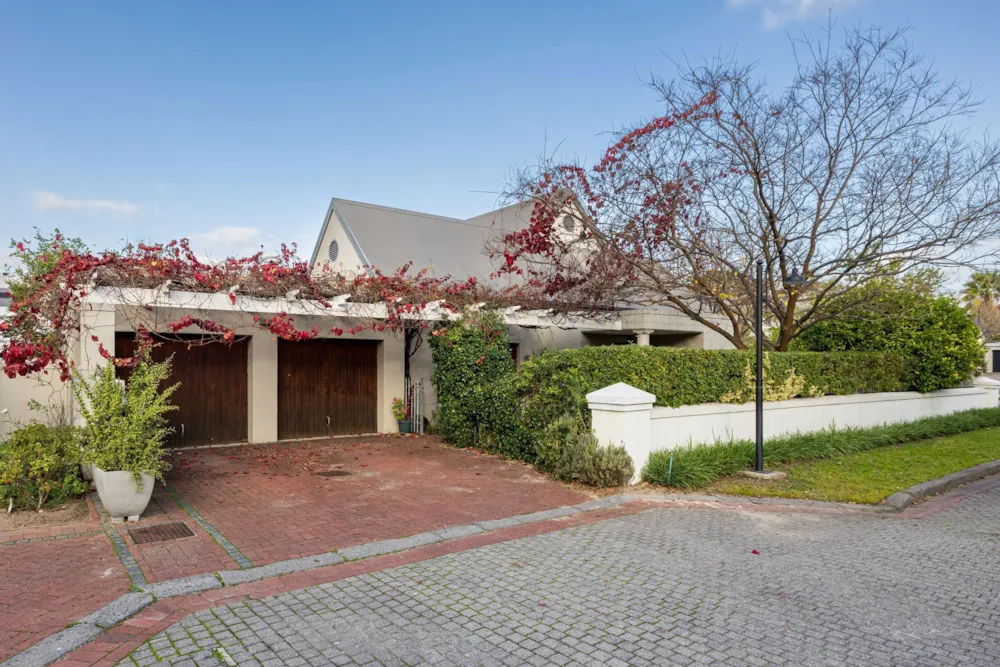 Security complex home sold in Hoog-En-Droog - TK1740209 Security complex home sold in Hoog-En-Droog - TK1740209