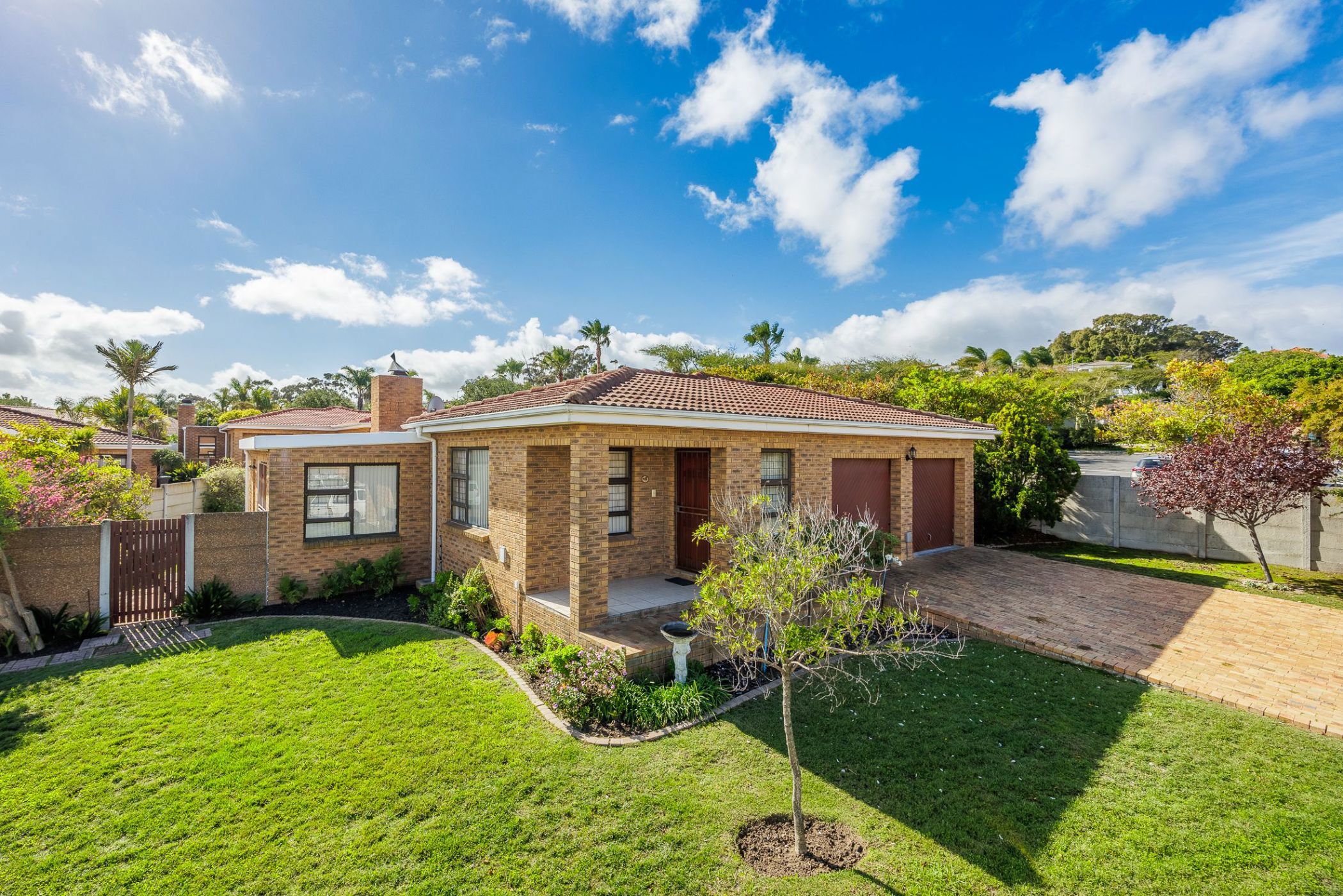 Security complex home for sale in Sonstraal Heights - DBV1737993
