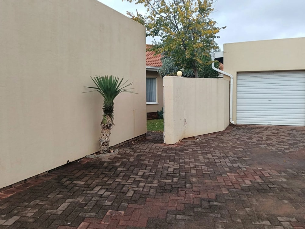 Townhouse to rent in Langenhovenpark - 1BX1738766