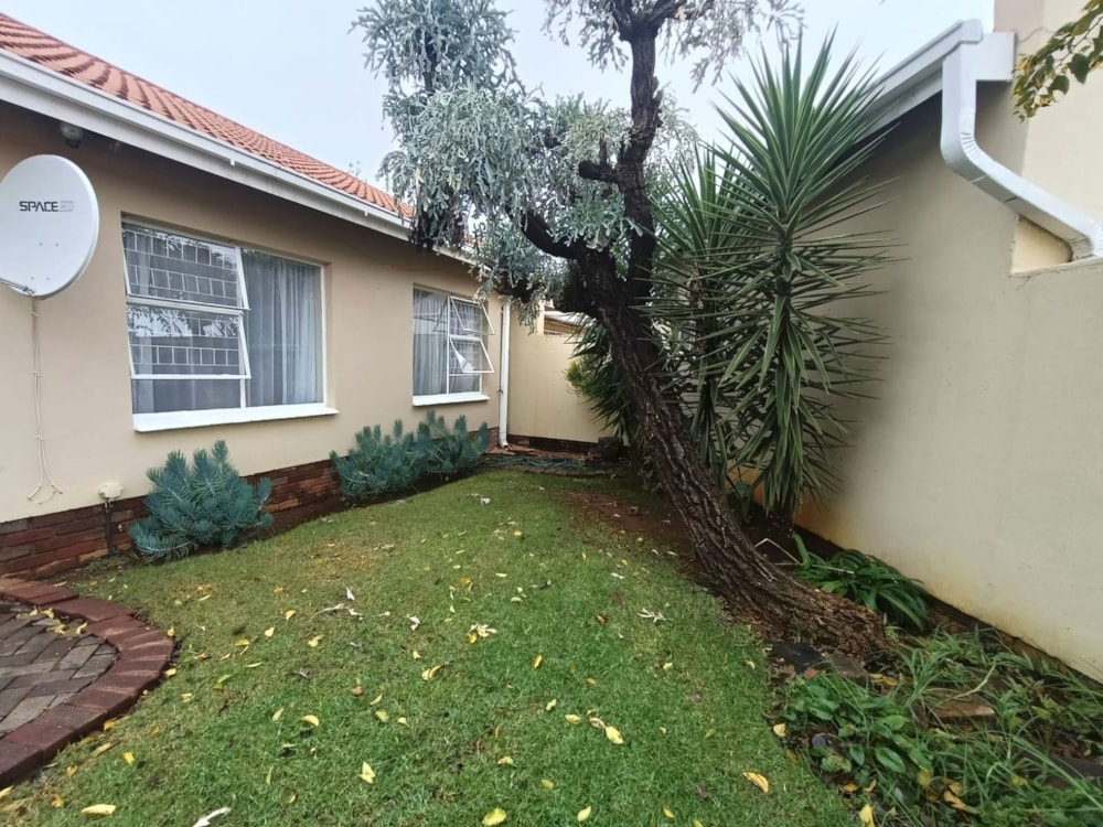 Townhouse to rent in Langenhovenpark - 1BX1738766