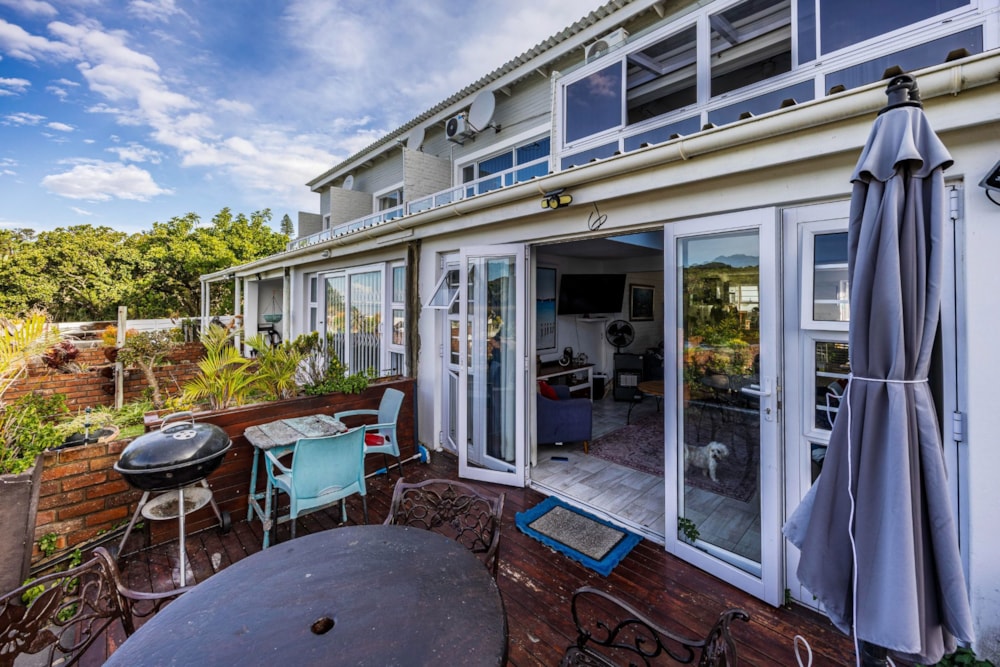 Apartment for sale in Bonza Bay - 1EZ1739118