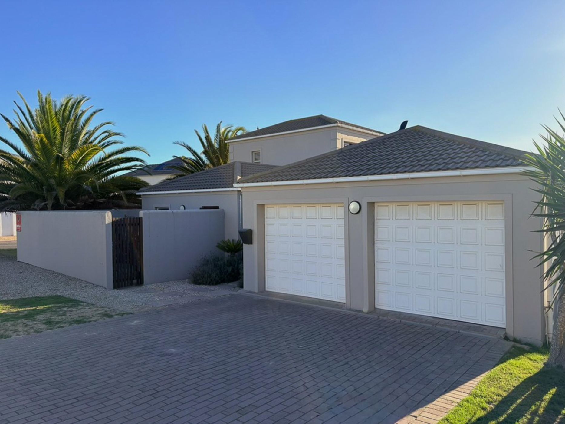 Double-storey house to rent in Country Club - LBL1739551