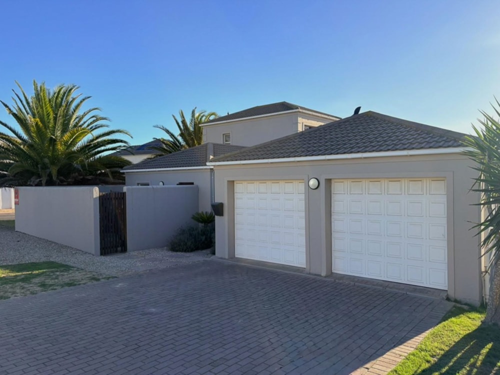 Double-storey house to rent in Country Club - LBL1739551