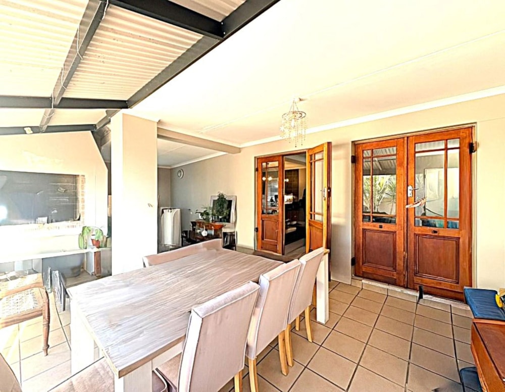 Double-storey house to rent in Country Club - LBL1739551