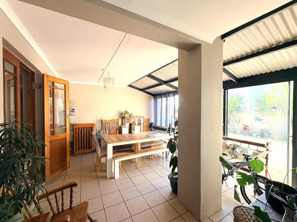 Double-storey house to rent in Country Club - LBL1739551