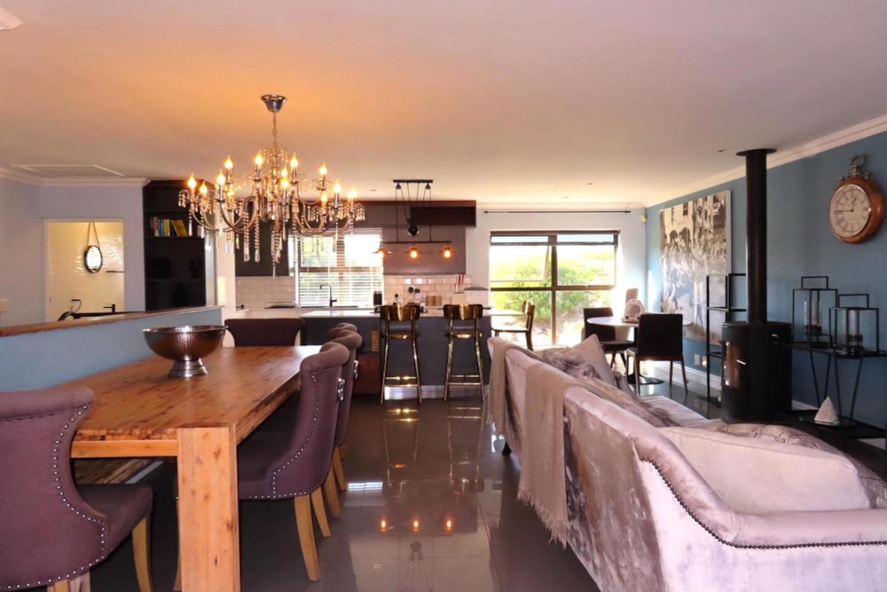Townhouse to rent in Big Bay - 1TV1743531